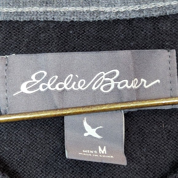 Eddie Bauer Men’s Black Casual Vneck Classic Sweater Size Medium - Picture 2 of 4